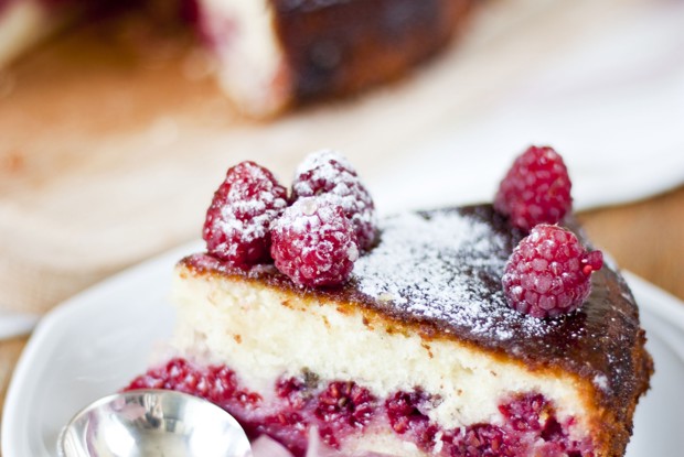 Лаймовый кекс со свежей малиной