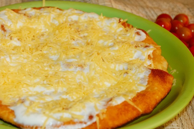 Лангош (Венгерская лепешка)