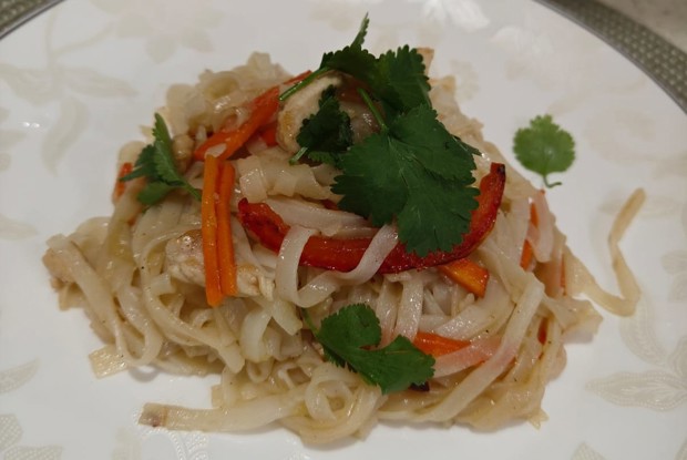 Лапша с курицей в соусе терияки