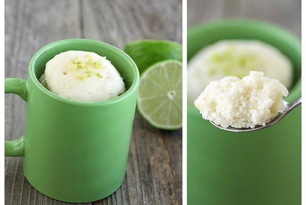 Лаймово-кокосовый кекс в кружке