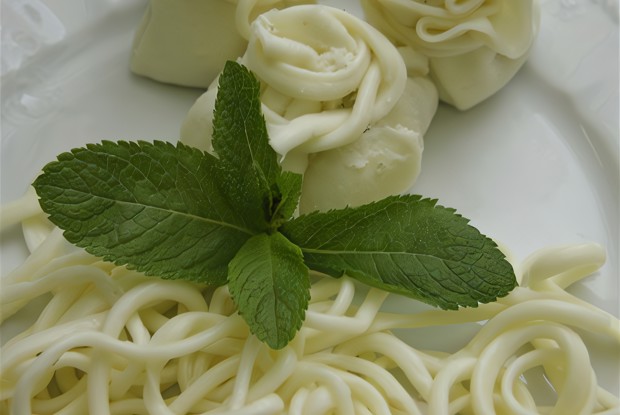 Лазурад (Хинкали из сыра надуги с мятной аджикой)