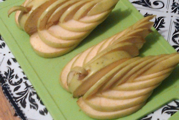 Лебедь из яблока