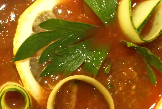 Ледяной томатно-огуречный суп