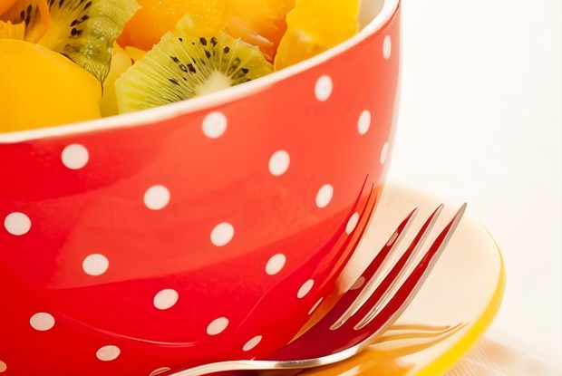 Легкий салат из ананаса и киви