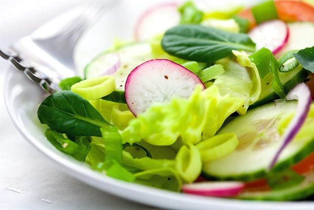 Легкий салат с кефиром