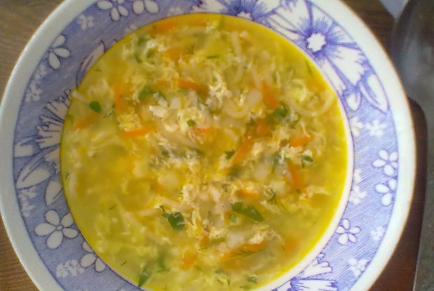Легкий суп с яйцом