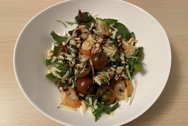 Легкий и быстрый салат с креветками