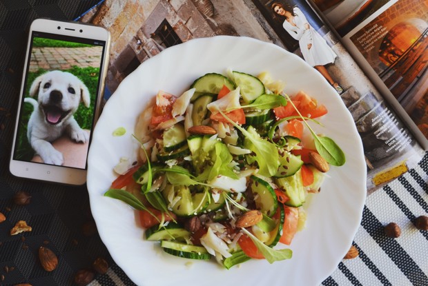 Легкий салат с рыбой