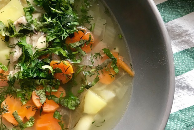 Легкий суп с чечевицей и куриным филе