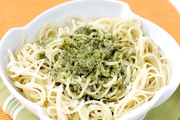 Легкое песто из брокколи с тыквенными семечками