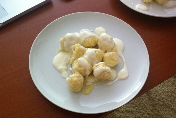 Ленивые вареники со сметаной