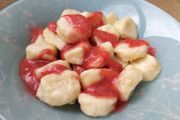 Ленивые вареники с топпингом из клубники