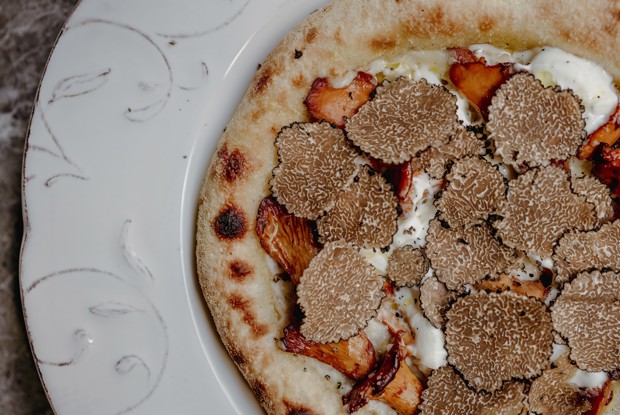 Лепешка с лисичками и страчателлой