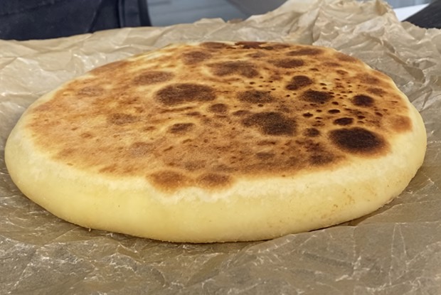 Лепешка с сыром и картофелем на сковороде