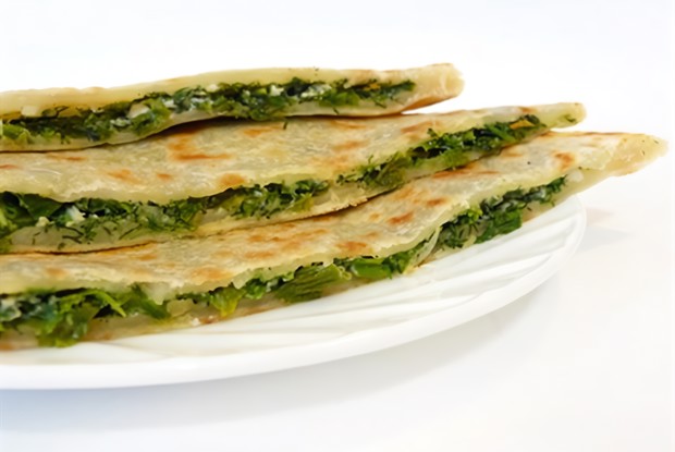 Лепешки с начинкой  из зелени, кориандра и шнитт-лука