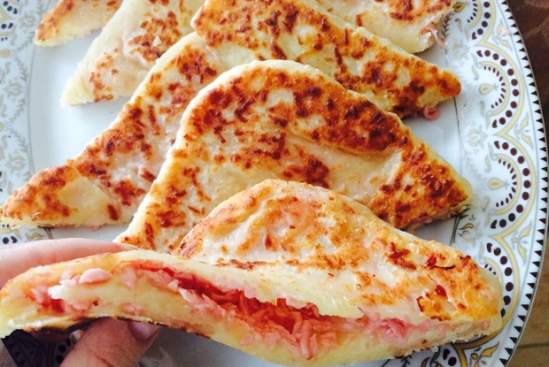 Лепешки с сыром и ветчиной
