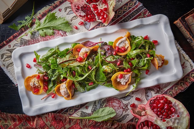 Лепестки из хурмы с сыром