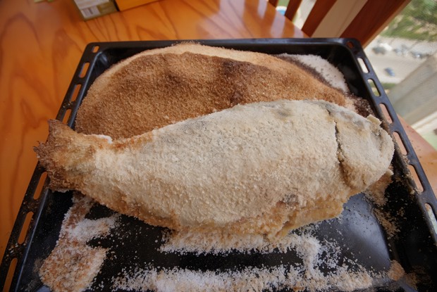 Лещ, запеченный в соли