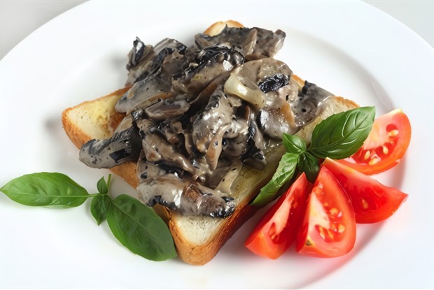 Лесные грибы под соусом