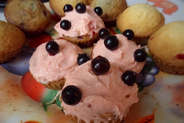 Летние капкейки с запеченными ягодами