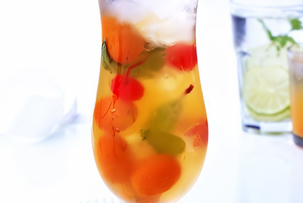 Летний фруктовый пунш с шампанским