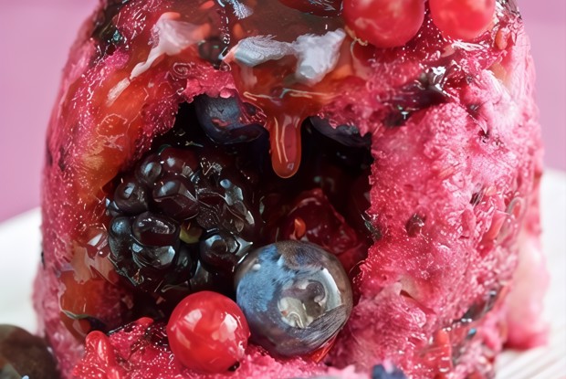 Летний хлебный пудинг с ягодами