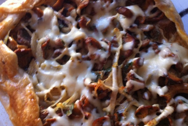 Летний пирог с лисичками