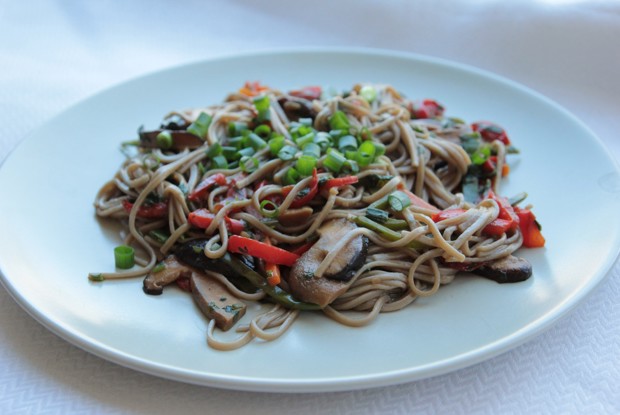 Летняя лапша соба stir-fry