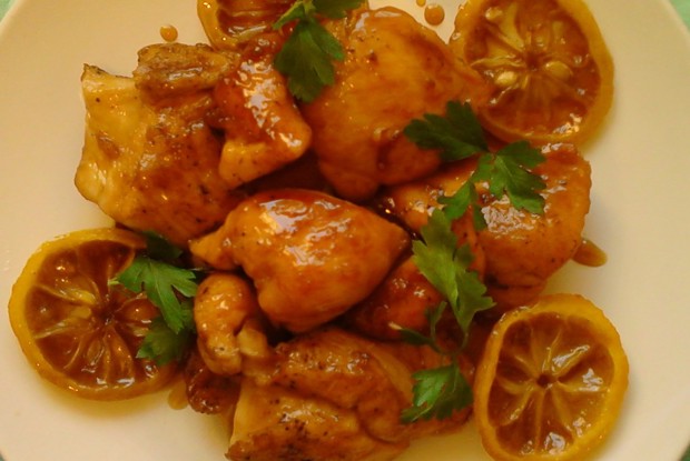 Лимонная курица под соусом