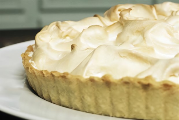 Лимонный пирог со швейцарской меренгой