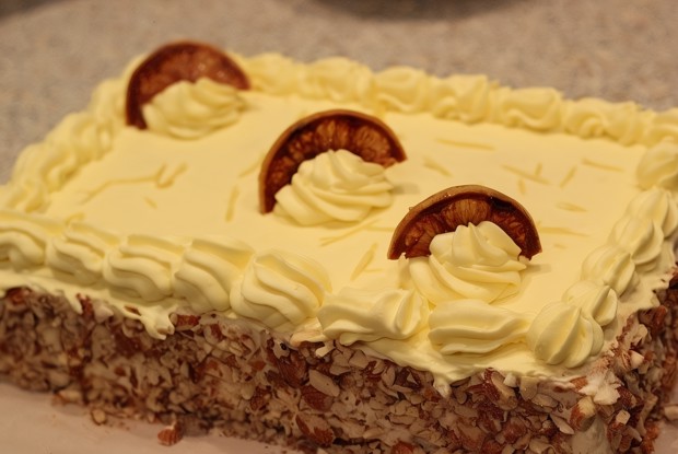 Лимонный торт с ореховой прослойкой