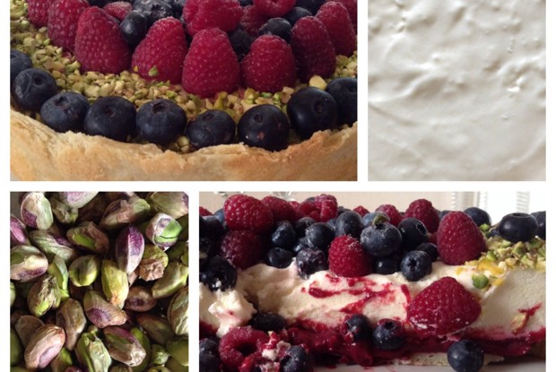 Лимонный торт-суфле с ягодным курдом