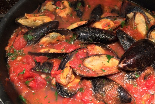 Лингвини с мидиями по-средиземноморски