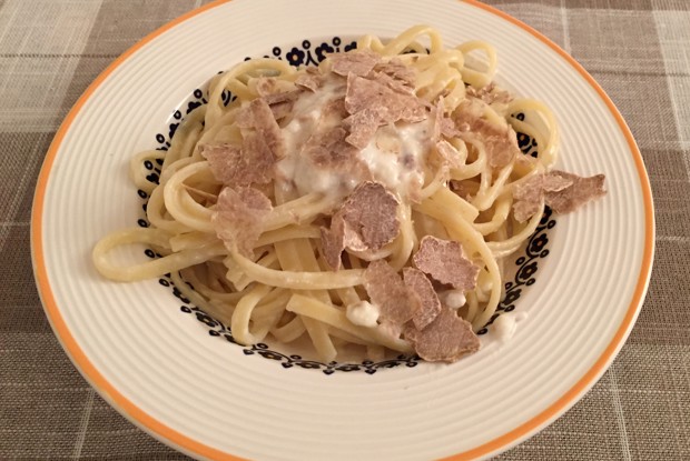 Лингвини с сырным соусом и трюфелем