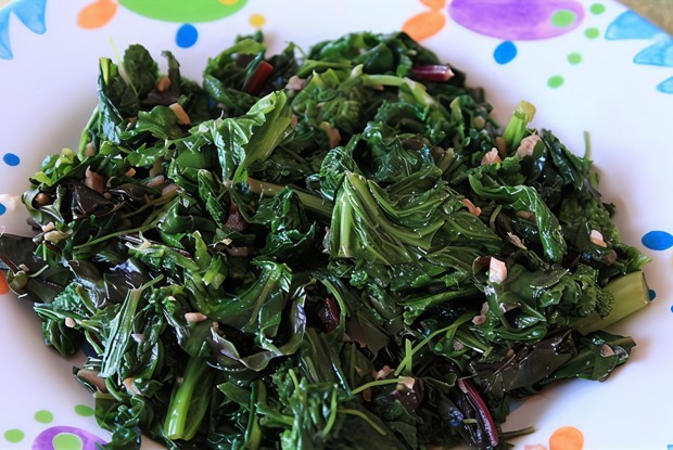 Листовая капуста с беконом