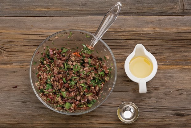 Лобио с грецкими орехами и чили