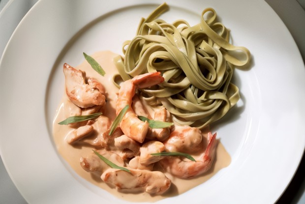 Лобстер под соусом морней