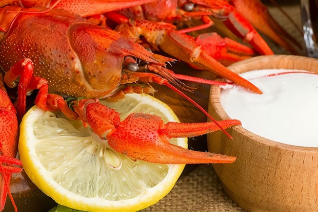 Лобстер в чесночном масле