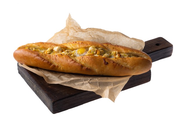 Лодочки с курицей, сельдереем и перепелиным яйцом