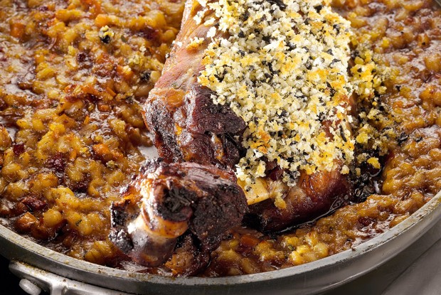 Лопатка ягненка в прованских травах