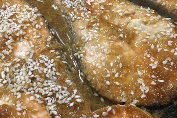 Лосось из духовки в медово-имбирном маринаде