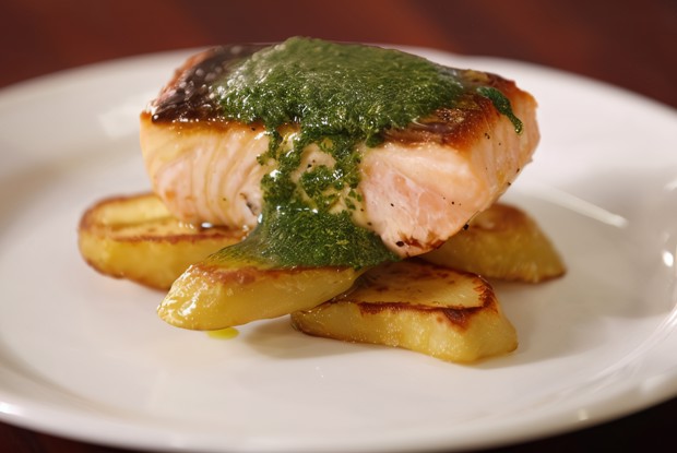 Лосось с мятной сальсой