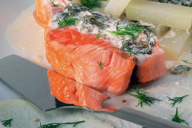 Лосось с соусом из сметаны и щавеля