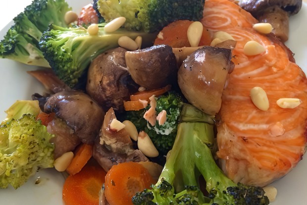 Лосось терияки с овощами