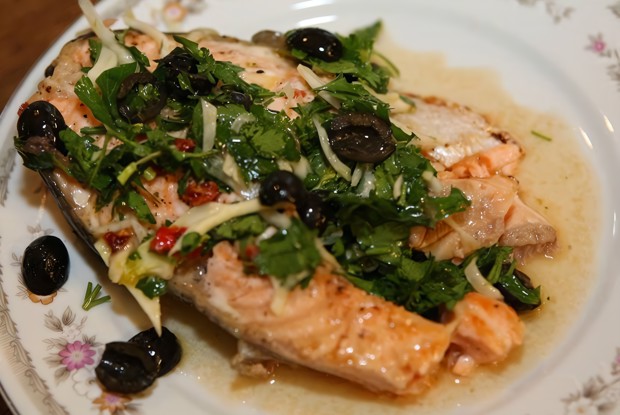 Лосось в цитрусовом маринаде с оливками