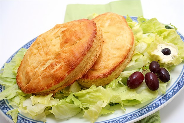 Лосось в слоеном тесте