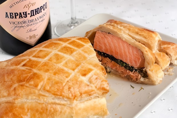 Лосось, запеченный в тесте