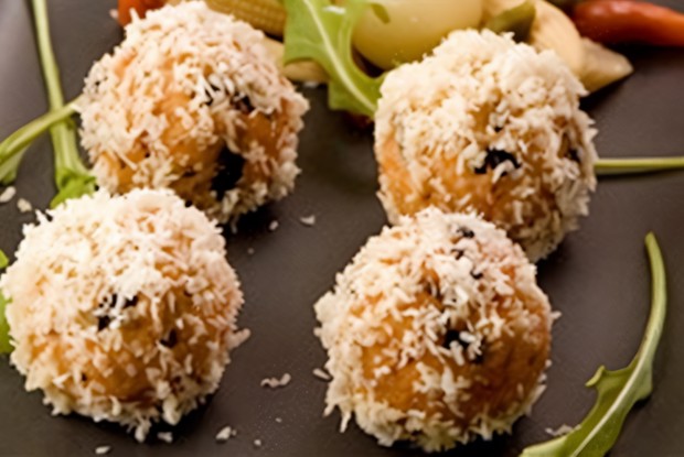 Лососевые шарики в кокосе