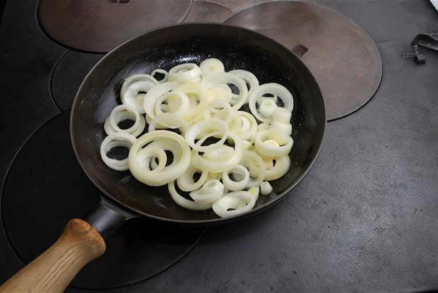 Лук репчатый жареный