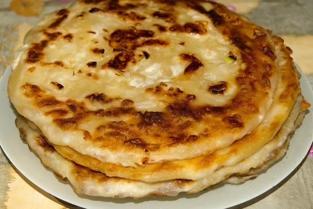 Луковая лепешка на кефире